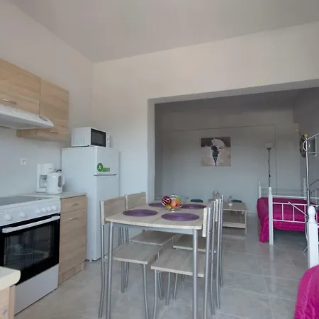 Rhodes Paulsia Cosy Apartments شقة *