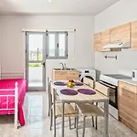 Rhodes Paulsia Cosy Lejlighed